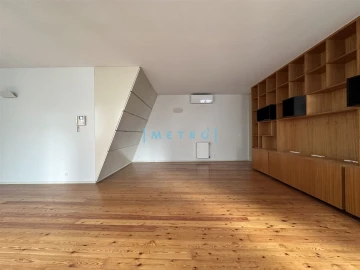 Apartamento T2 para Arrendamento em Cedofeita, Santo Ildefonso, Sé, Miragaia, São Nicolau e Vitória