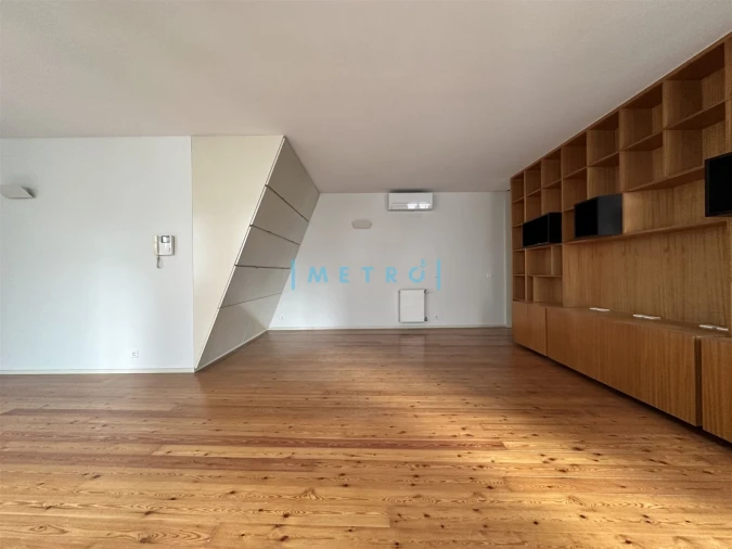 Apartamento T2 para Arrendamento em Cedofeita, Santo Ildefonso, Sé, Miragaia, São Nicolau e Vitória Foto 3
