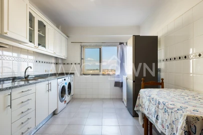 Apartamento T3 para Venda em Carregado e Cadafais