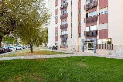Apartamento T3 para Venda em Carregado e Cadafais