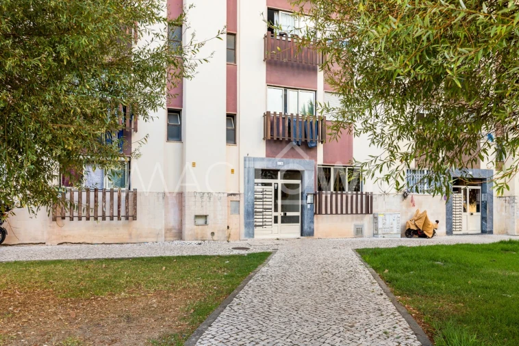 Apartamento T3 para Venda em Carregado e Cadafais Foto 24