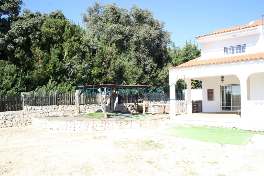 Moradia T4 para Venda em Santa Barbara de Nexe Foto 24