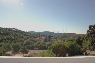 Moradia T4 para Venda em Santa Barbara de Nexe