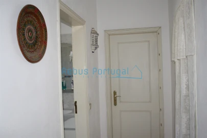 Moradia T4 para Venda em Santa Barbara de Nexe