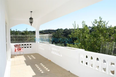 Moradia T4 para Venda em Santa Barbara de Nexe