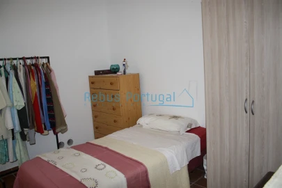 Moradia T4 para Venda em Santa Barbara de Nexe