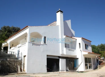 Moradia T4 para Venda em Santa Barbara de Nexe