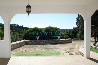 Moradia T4 para Venda em Santa Barbara de Nexe