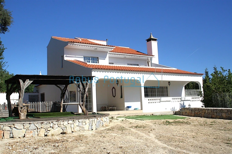 Moradia T4 para Venda em Santa Barbara de Nexe Foto 23