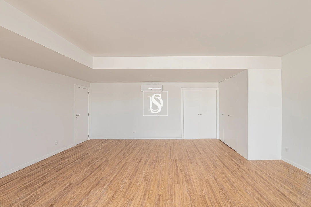 Apartamento T5 para Venda em Santo António dos Cavaleiros e Frielas Foto 14