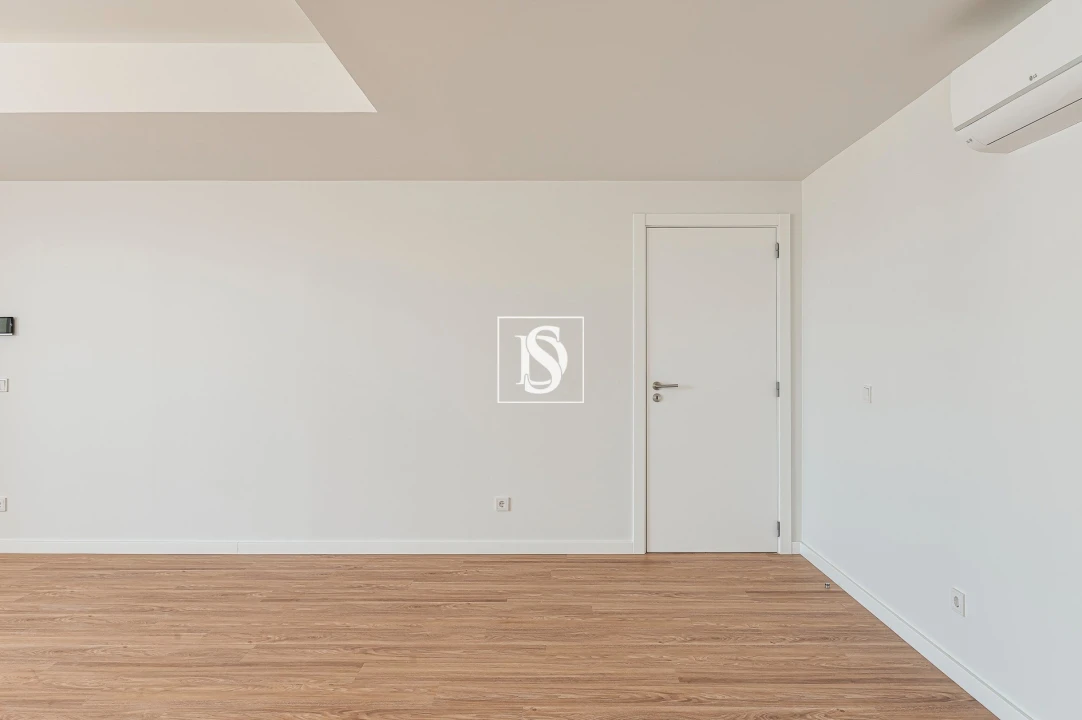 Apartamento T5 para Venda em Santo António dos Cavaleiros e Frielas Foto 24