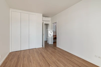 Apartamento T5 para Venda em Santo António dos Cavaleiros e Frielas
