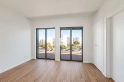Apartamento T5 para Venda em Santo António dos Cavaleiros e Frielas