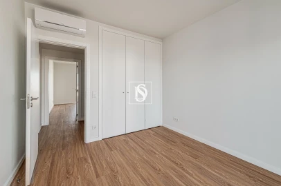 Apartamento T5 para Venda em Santo António dos Cavaleiros e Frielas