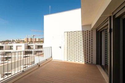 Apartamento T5 para Venda em Santo António dos Cavaleiros e Frielas