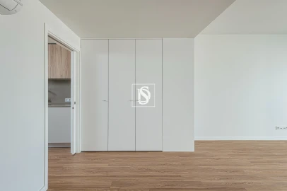 Apartamento T5 para Venda em Santo António dos Cavaleiros e Frielas