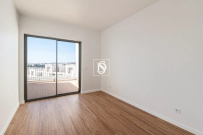 Apartamento T5 para Venda em Santo António dos Cavaleiros e Frielas