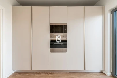 Apartamento T5 para Venda em Santo António dos Cavaleiros e Frielas