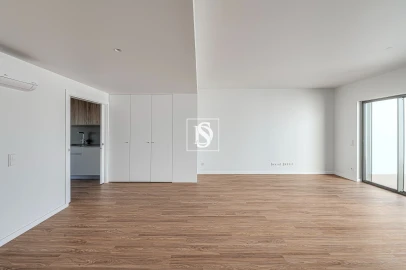Apartamento T5 para Venda em Santo António dos Cavaleiros e Frielas