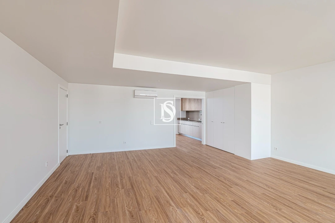 Apartamento T5 para Venda em Santo António dos Cavaleiros e Frielas Foto 13