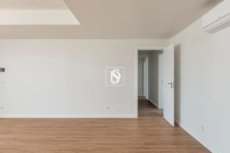 Apartamento T5 para Venda em Santo António dos Cavaleiros e Frielas Foto 25