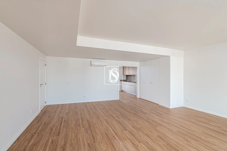 Apartamento T5 para Venda em Santo António dos Cavaleiros e Frielas Foto 13