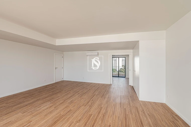 Apartamento T5 para Venda em Santo António dos Cavaleiros e Frielas Foto 15