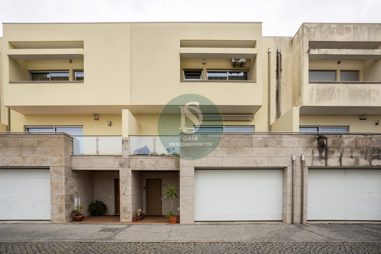 Moradia T4 para Venda em Alfena Foto 2