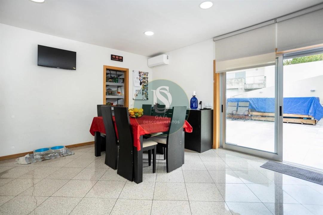 Moradia T4 para Venda em Alfena Foto 16