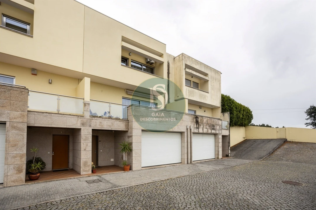 Moradia T4 para Venda em Alfena Foto 95