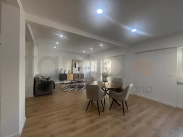 Apartamento T3 para Venda em Benfica