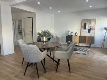 Apartamento T3 para Venda em Benfica