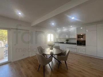 Apartamento T3 para Venda em Benfica