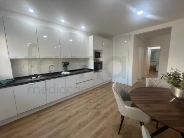 Apartamento T3 para Venda em Benfica