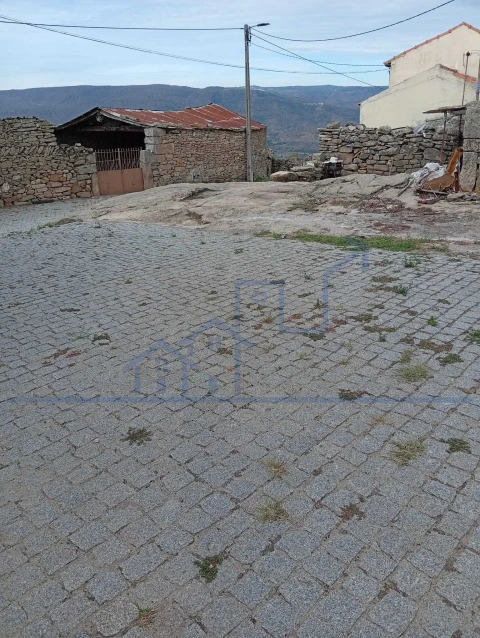 Moradia T2 para Venda em Adeganha e Cardanha