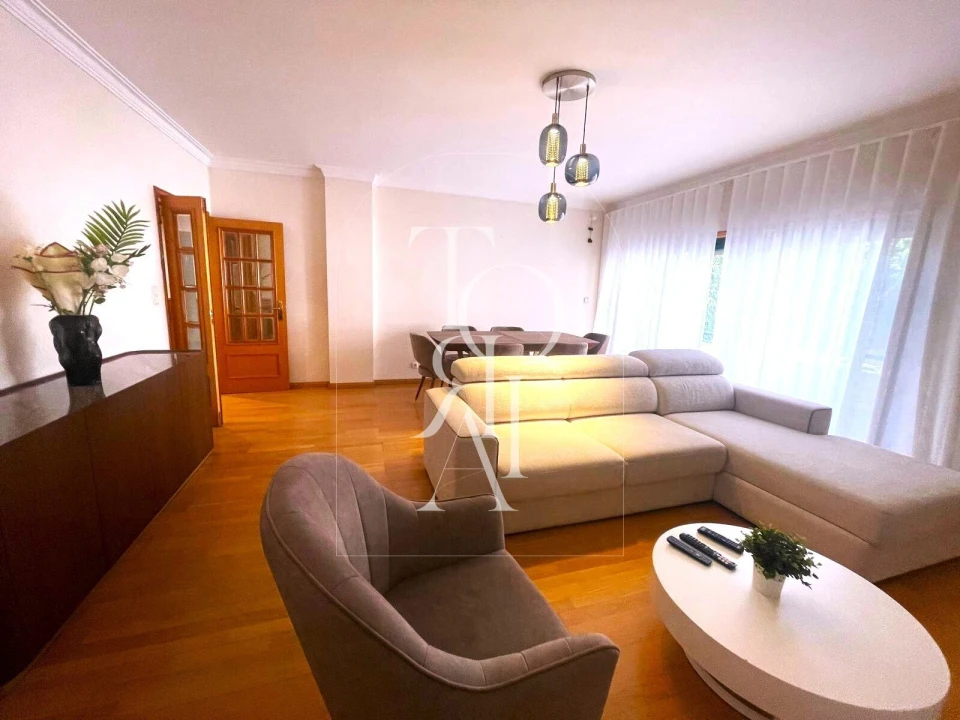 Apartamento T3 para Arrendamento férias em Carnaxide e Queijas Foto 5