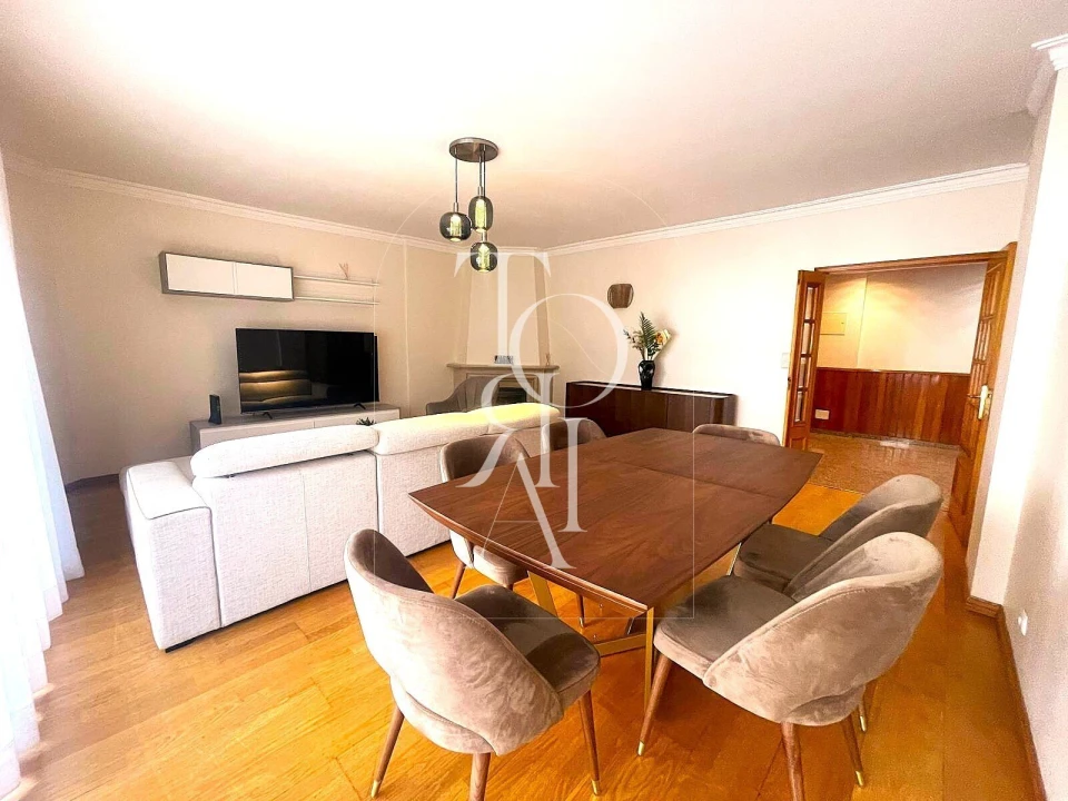 Apartamento T3 para Arrendamento férias em Carnaxide e Queijas Foto 4