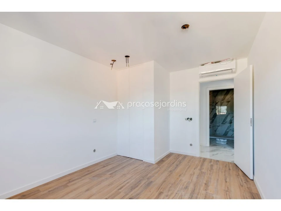 Apartamento T1 para Venda em Caranguejeira Foto 4