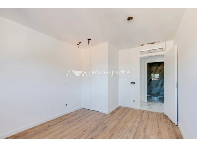 Apartamento T1 para Venda em Caranguejeira Foto 4