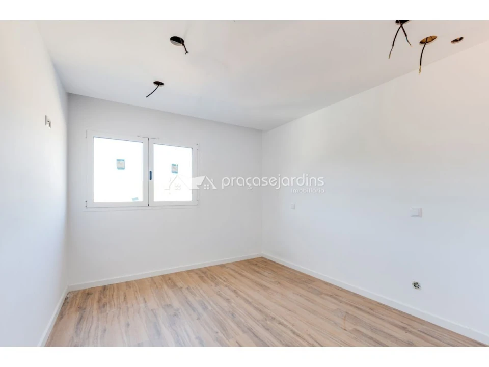 Apartamento T1 para Venda em Caranguejeira Foto 3