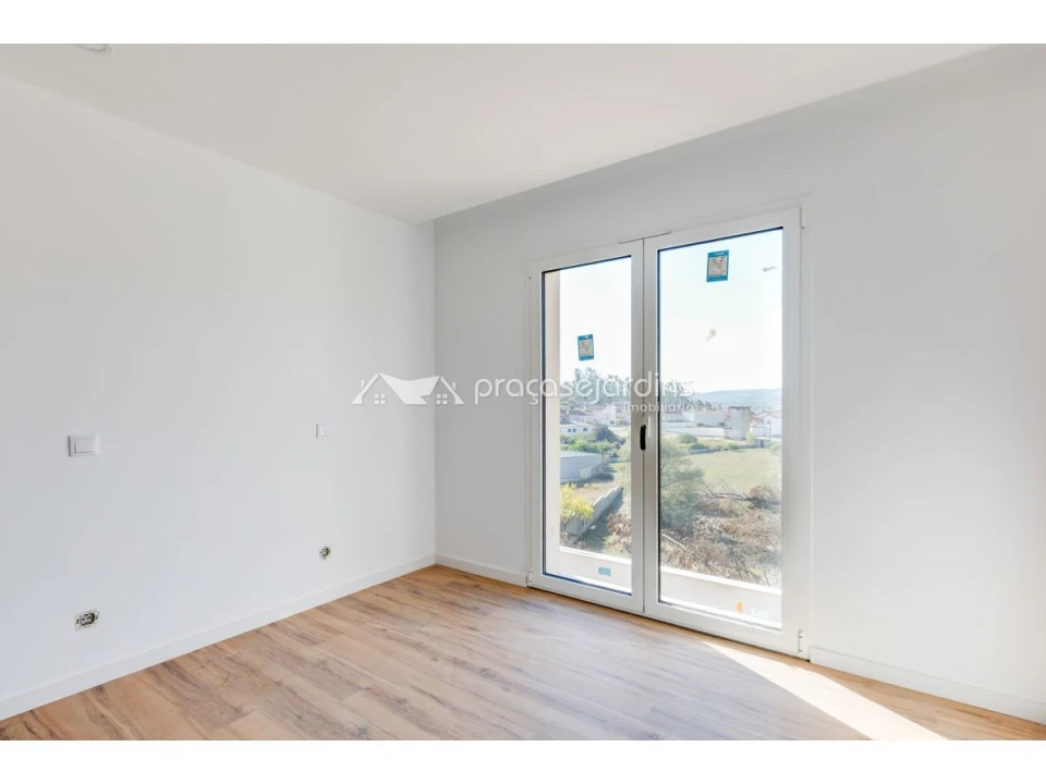 Apartamento T3 para Venda em Caranguejeira Foto 4
