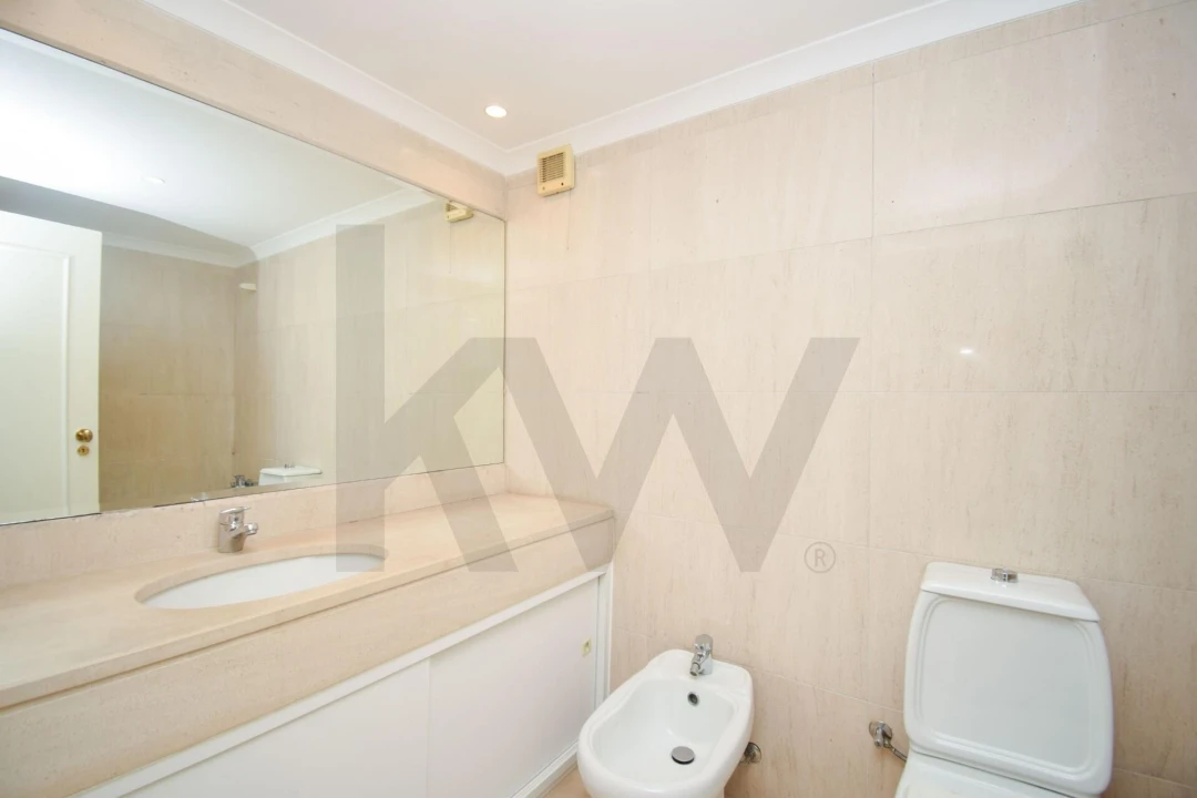 Apartamento T3 para Arrendamento em Alvalade Foto 14