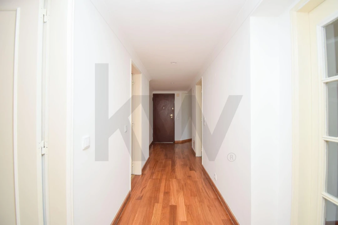 Apartamento T3 para Arrendamento em Alvalade Foto 6