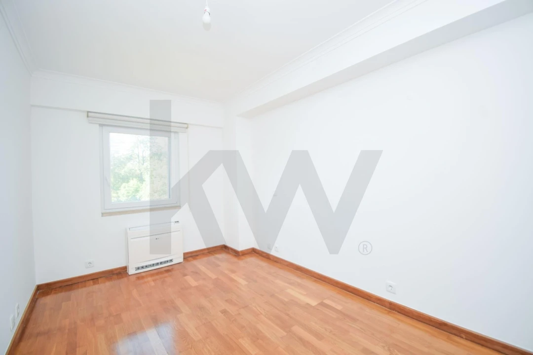 Apartamento T3 para Arrendamento em Alvalade Foto 7