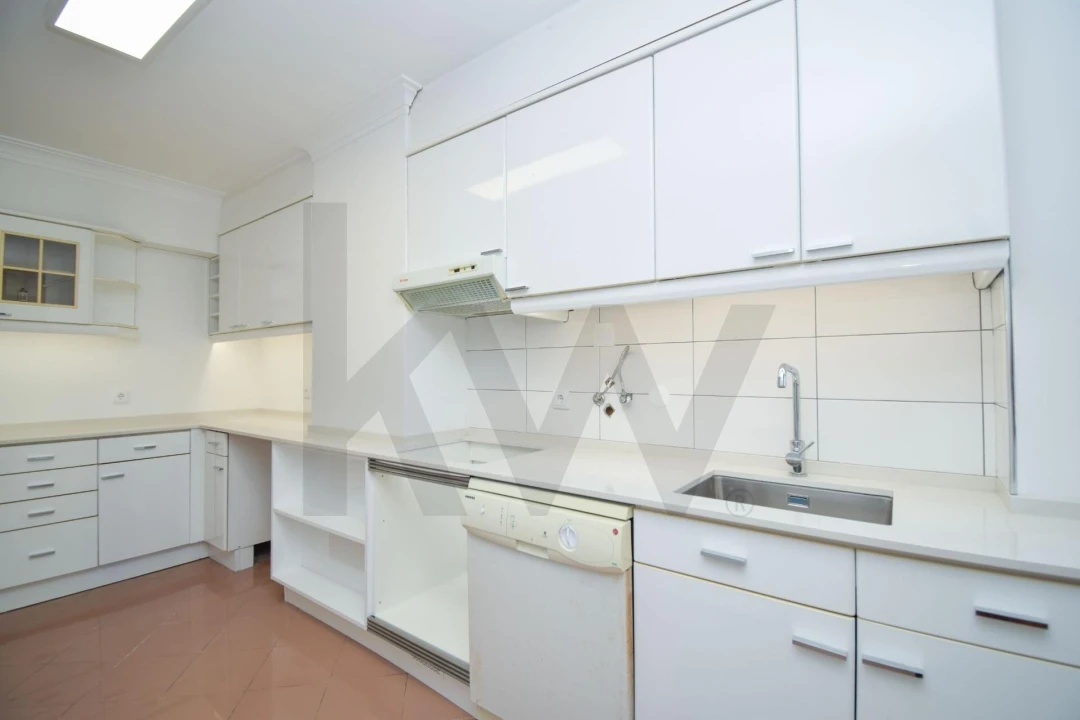 Apartamento T3 para Arrendamento em Alvalade Foto 22