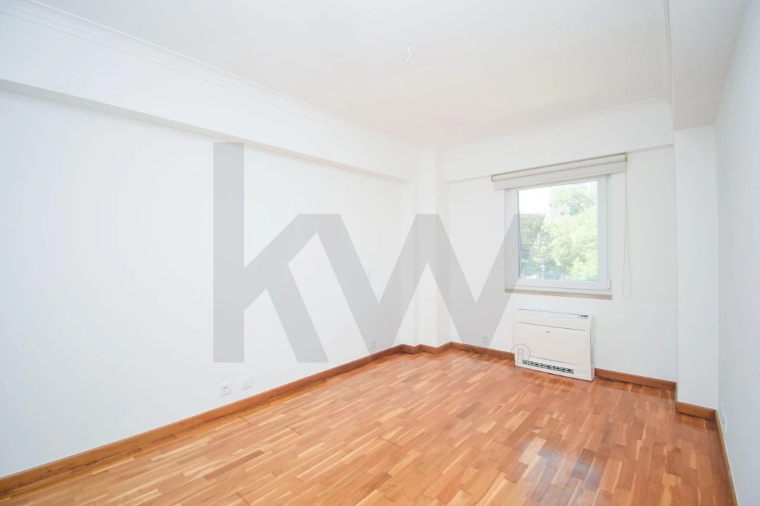 Apartamento T3 para Arrendamento em Alvalade Foto 11