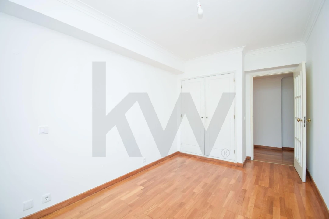 Apartamento T3 para Arrendamento em Alvalade Foto 8