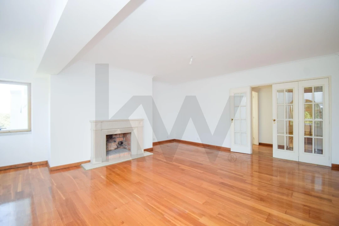 Apartamento T3 para Arrendamento em Alvalade Foto 4
