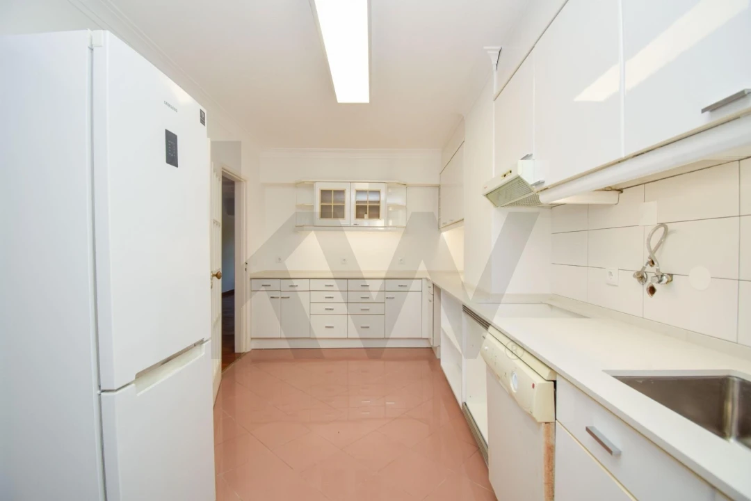 Apartamento T3 para Arrendamento em Alvalade Foto 21