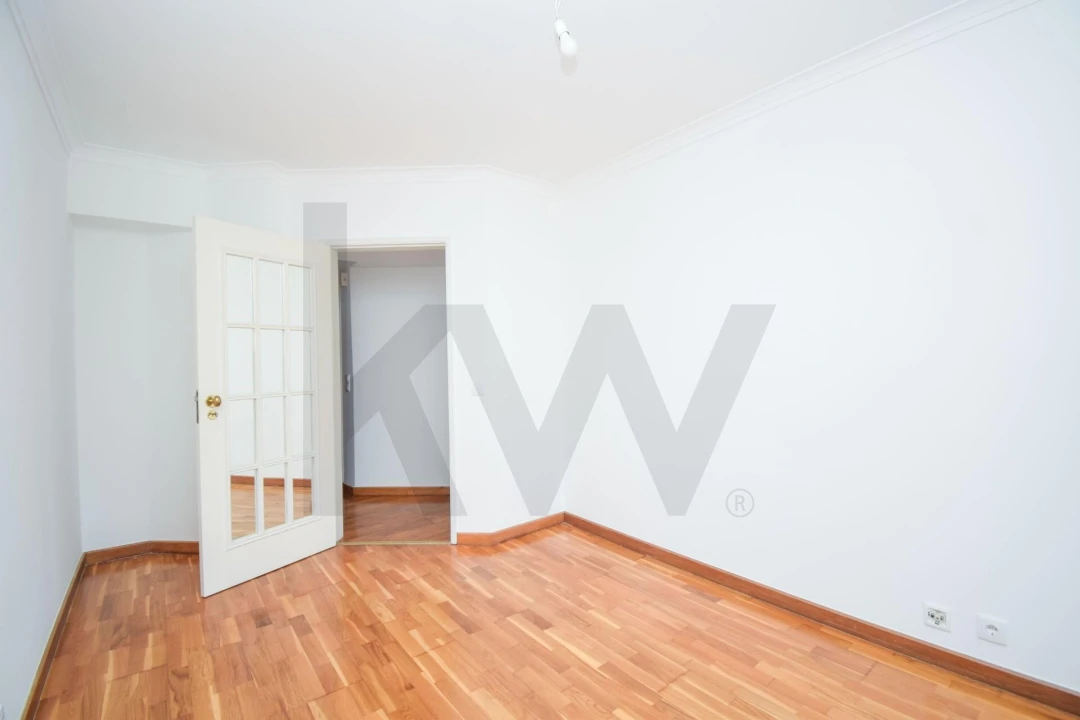 Apartamento T3 para Arrendamento em Alvalade Foto 10